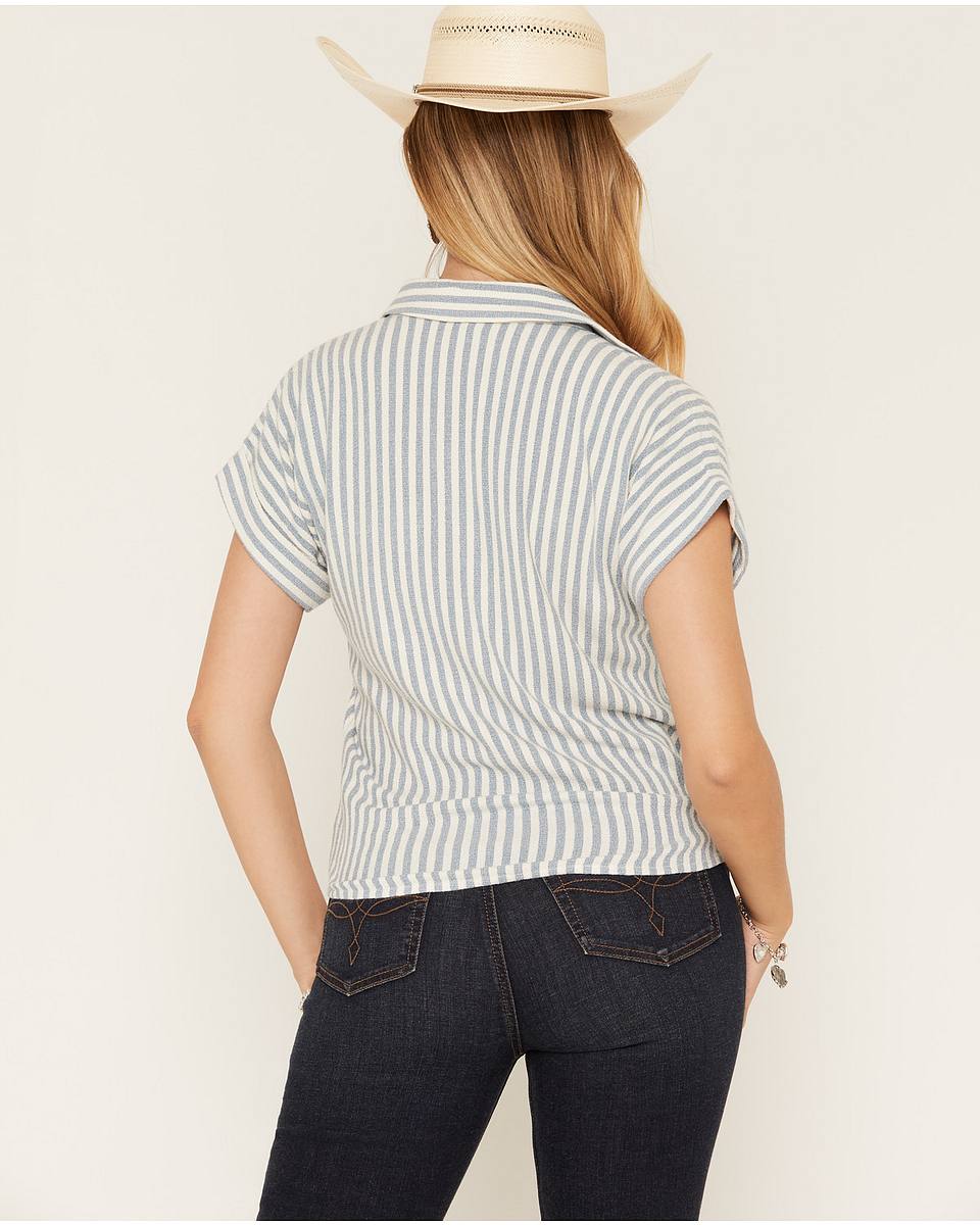 Women's Featherlight Striped Short Sleeve Pearl Snap Woven Western Shirt
